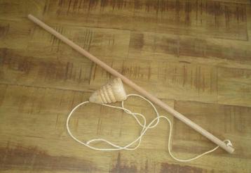 nieuwe zweeptol blank hout - oude traditie kinderspeelgoed beschikbaar voor biedingen