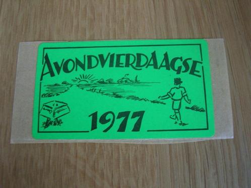 sticker Avondvierdaagse 1977  *, Verzamelen, Stickers, Zo goed als nieuw, Bedrijf of Vereniging, Ophalen
