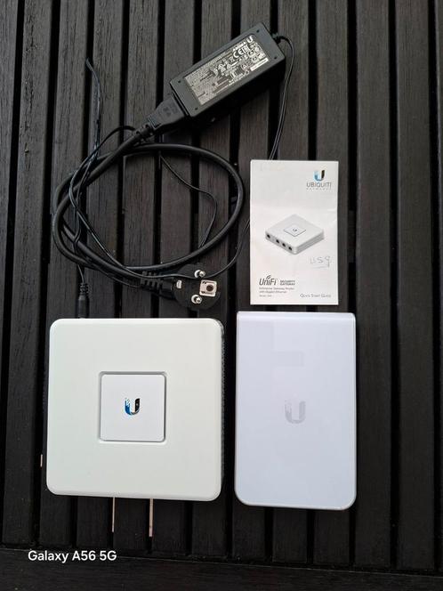 Ubiquiti USG + wand accespoint nieuwstaat, Computers en Software, Routers en Modems, Zo goed als nieuw, Router, Ophalen of Verzenden