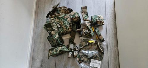 KL Verzameling NFP militaria, Verzamelen, Militaria | Algemeen, Landmacht, Kleding of Schoenen, Nederland, Ophalen of Verzenden