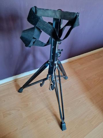 2x djembe standaard  beschikbaar voor biedingen