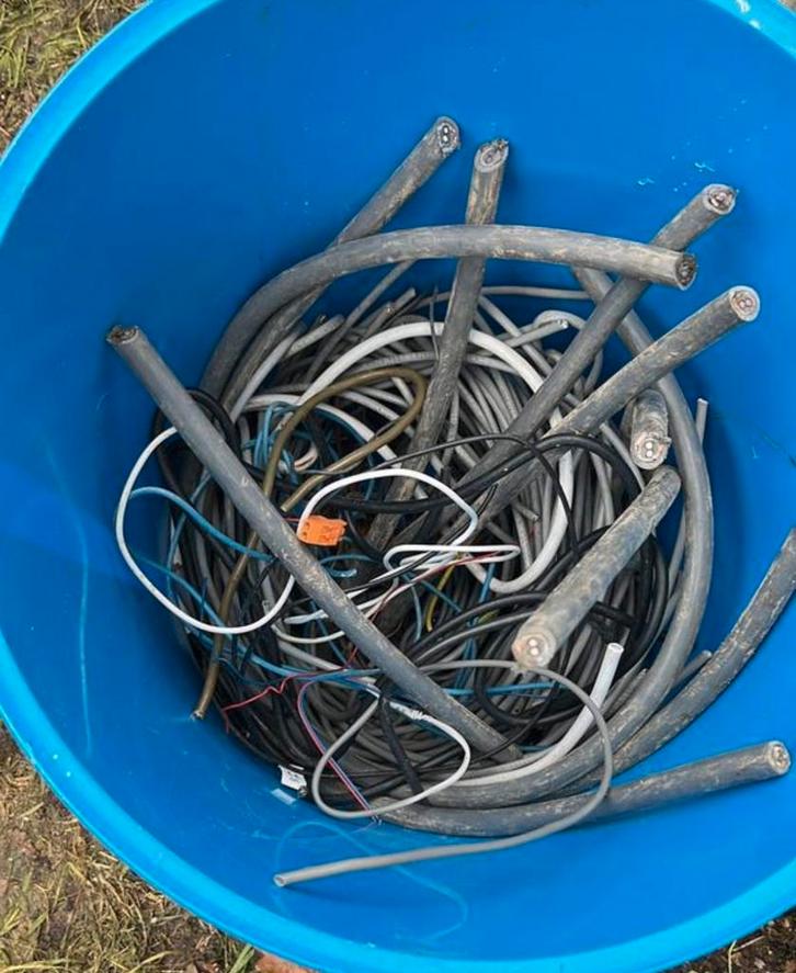 Gezocht: kabels, oud ijzer, accu’s, metalen en apparaten, Doe-het-zelf en Verbouw, Metalen, Ophalen