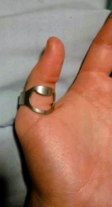 Metalen flesopener ring [Box A - 193, 194, 195] beschikbaar voor biedingen