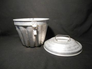 Vintage / retro poffertpan/ waterbadvorm/ puddingtrommel beschikbaar voor biedingen