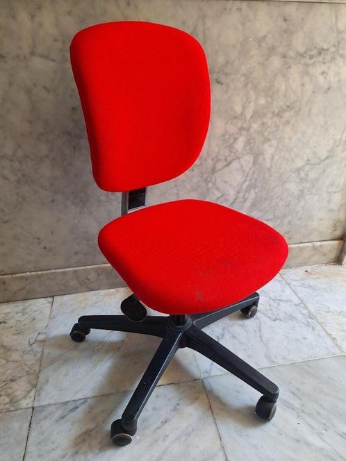 Bureaustoel met rode bekleding, Huis en Inrichting, Bureaustoelen, Gebruikt, Bureaustoel, Rood, Ophalen of Verzenden