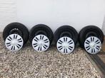 Volkswagen Up velgen met winterbanden en z.g.a.n. wieldoppen, Auto-onderdelen, Banden en Velgen, Ophalen, 14 inch, Gebruikt, Banden en Velgen