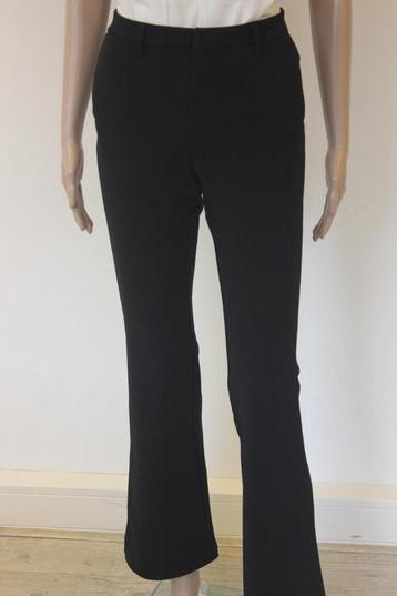Only zwarte broek maat XS/32 beschikbaar voor biedingen