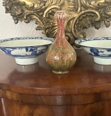 Antiek Chinese Vaas met Gespikkeld Design beschikbaar voor biedingen