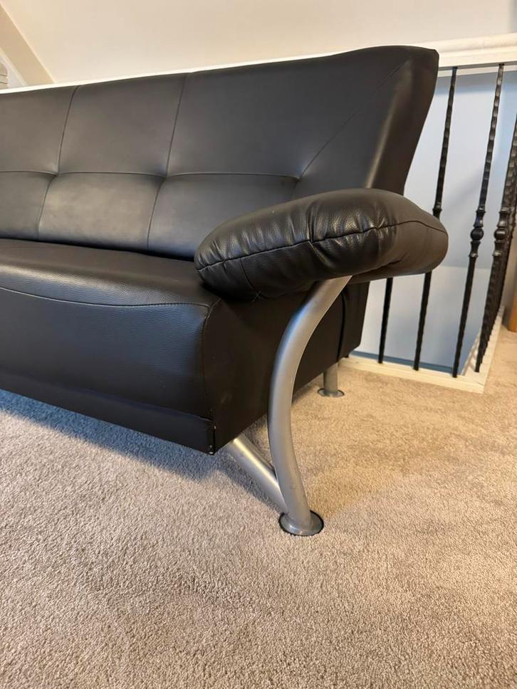 Zwarte skai-leren bank - twee tot drie persoons, Huis en Inrichting, Banken | Sofa's en Chaises Longues, Gebruikt, Tweepersoons