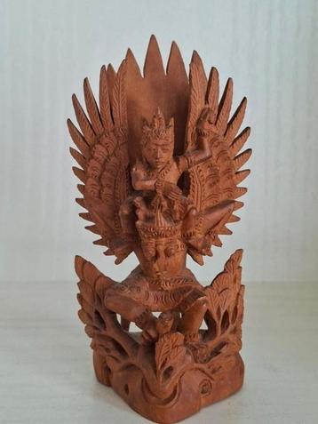 Knap gesneden klein houtsnijwerk van Vishnu en Garuda/ Bali  beschikbaar voor biedingen