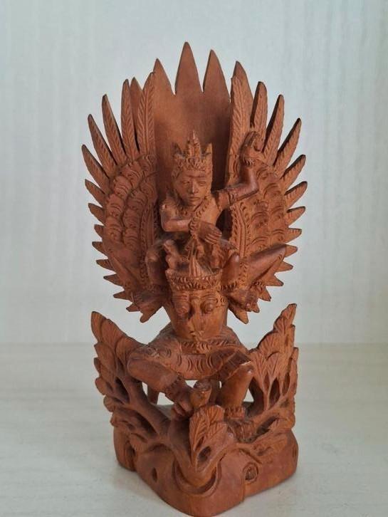 Knap gesneden klein houtsnijwerk van Vishnu en Garuda/ Bali, Antiek en Kunst, Kunst | Beelden en Houtsnijwerken, Ophalen of Verzenden