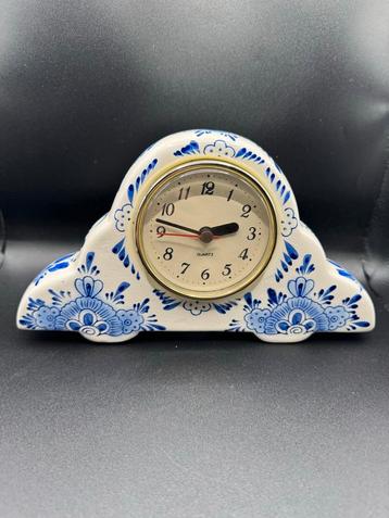 Delfts Blauwe / Tafelklok beschikbaar voor biedingen