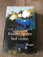 Jan Siebelink - Knielen op een bed violen, Ophalen of Verzenden, Gelezen, Jan Siebelink
