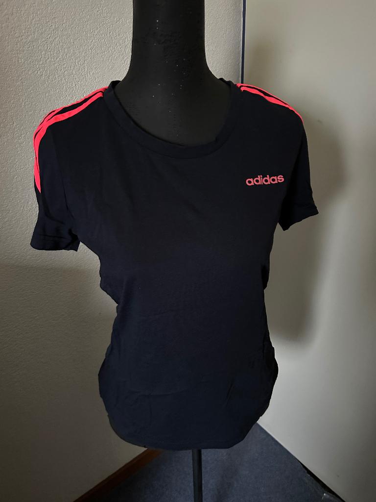 Adidas donkerblauw shirtje met roze stripes mt M z.g.a.n., Kleding | Dames, Maat 38/40 (M), Ophalen of Verzenden, Zo goed als nieuw