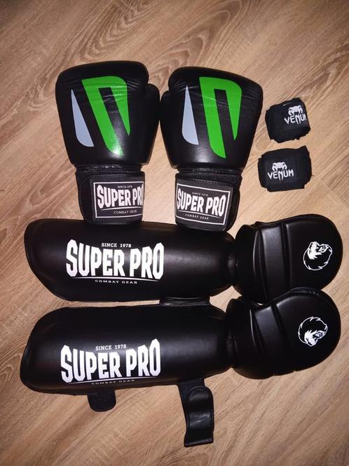 Kickboks set super pro xl-16 oz, Sport en Fitness, Vechtsporten en Zelfverdediging, Zo goed als nieuw, Overige, Maat XL, Ophalen of Verzenden