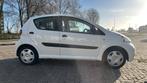 Toyota Aygo 1.0 12V Vvt-i 5DRS 2011 Wit, Auto's, Toyota, Voorwielaandrijving, Stof, Zwart, 4 stoelen