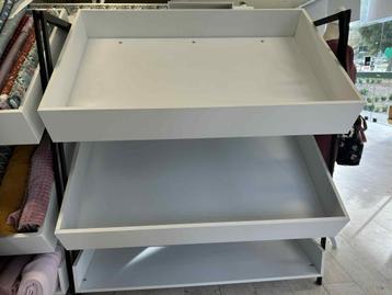 Stoffenrek beschikbaar voor biedingen