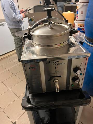 Hogedruk frituur frituur fried chicken beschikbaar voor biedingen