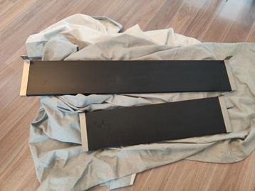 2x Wandplanken met Granhult/Bergshult steunen beschikbaar voor biedingen
