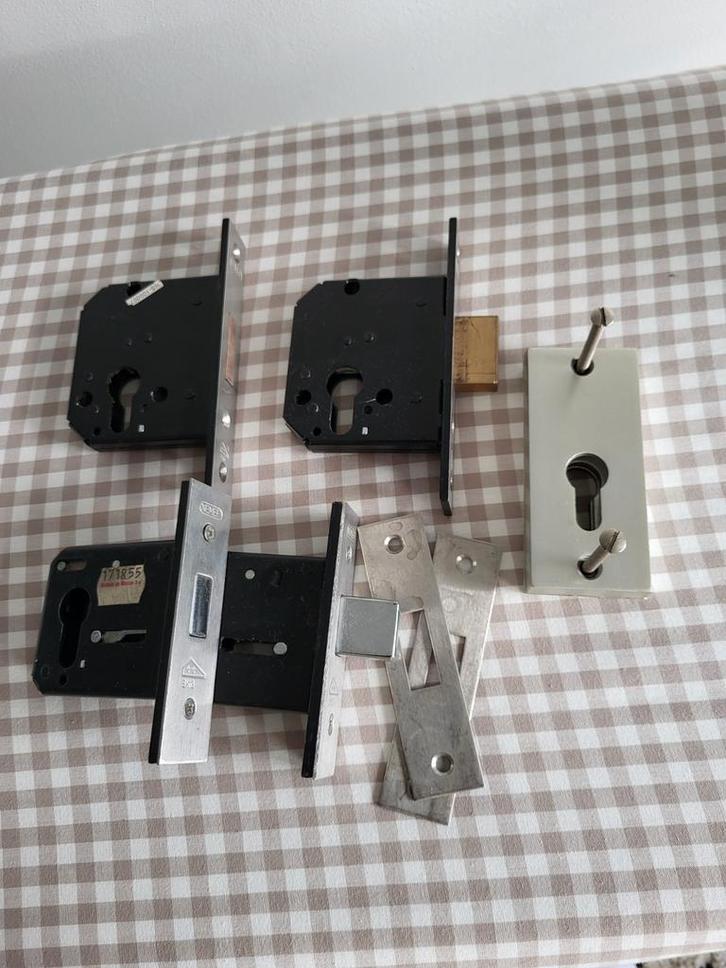 4 stuks bijzetsloten, Doe-het-zelf en Verbouw, Hang- en Sluitwerk, Gebruikt, Slot, IJzer, Ophalen of Verzenden