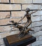 Bronzen beeld van een naakte vrouw met drie honden .Art Deco, Antiek en Kunst, Ophalen of Verzenden