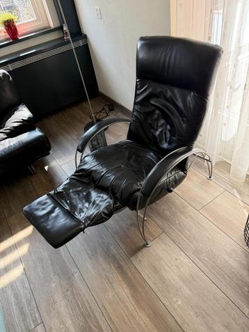 relaxfauteuil design zwart leer beschikbaar voor biedingen