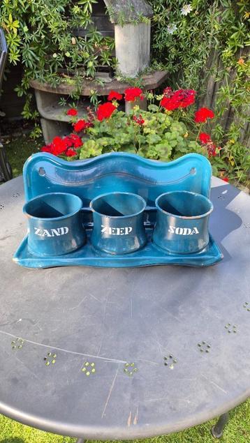 Emaille Wandrekje met 3 potten: en wandzeepbakje beschikbaar voor biedingen