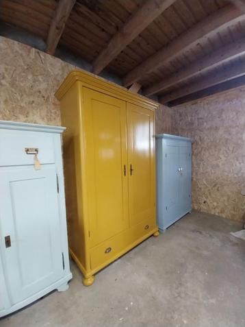 Grenen tweedeurskast mosterdgeel lxbxh: 122,5 x 57 x 187 cm beschikbaar voor biedingen