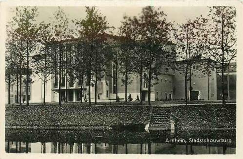 (301-083-053) Arnhem Stadsschouwburg, Verzamelen, Ansichtkaarten | Nederland, Gelderland, Verzenden