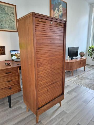 Vintage kast met roldeur | jaren 30 | archiefkast van hout   beschikbaar voor biedingen