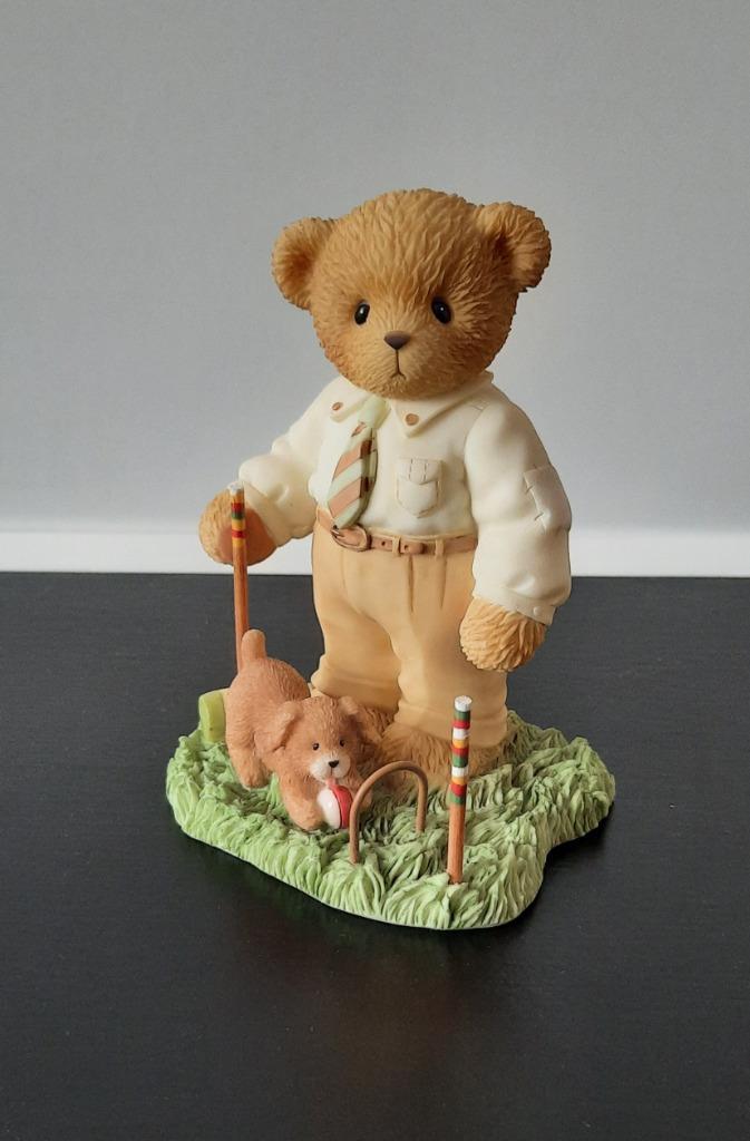 4 TEDDYBEREN CRICKET BELLENBLAAS FEEST VIEREN PARASOL, Verzamelen, Beren en Cherished Teddies, Nieuw, Beeldje, Cherished Teddies