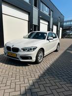 BMW 1-Serie 118i 136pk Aut 2017 Wit, Auto's, 65 €/maand, 1295 kg, Wit, Origineel Nederlands