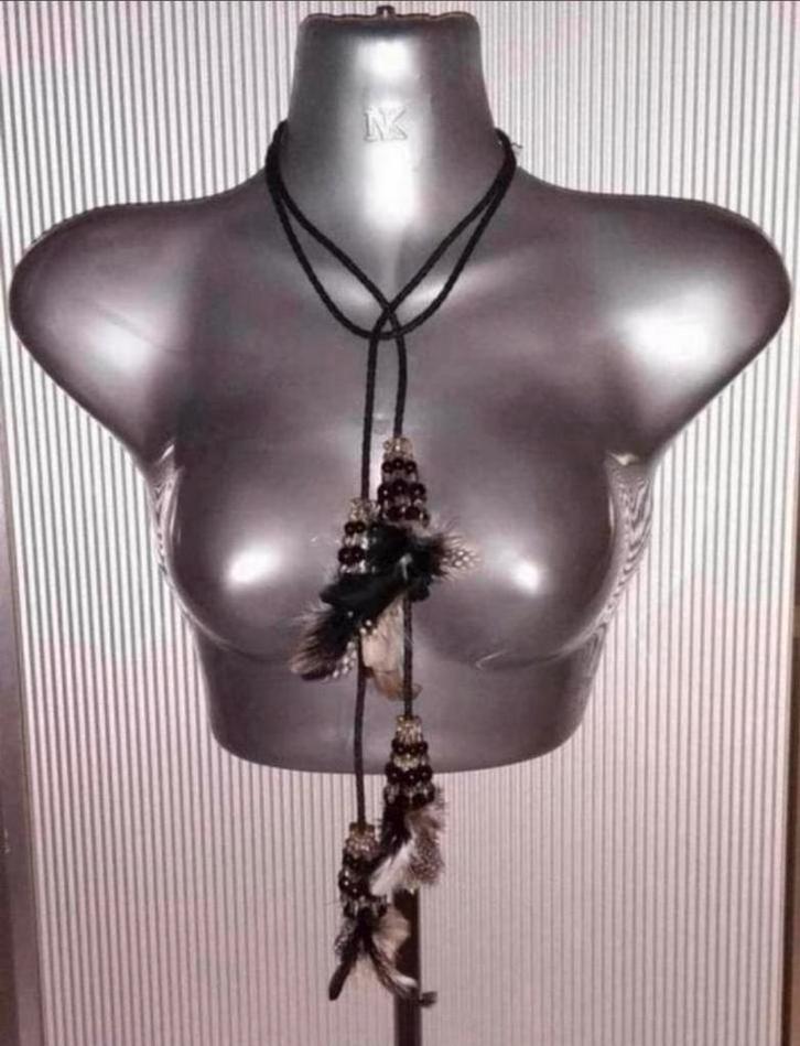 Manouk - ketting met o.a. veertjes, Sieraden, Tassen en Uiterlijk, Kettingen, Nieuw, Overige materialen, Zwart, Met hanger, Verstelbaar