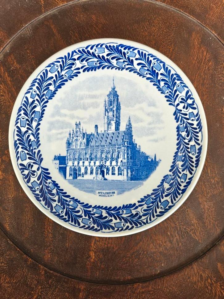 Vintage Petrus Regout wandbord - Stadhuis Middelburg, Antiek en Kunst, Antiek | Wandborden en Tegels, Ophalen of Verzenden