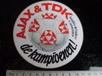sticker ajax & TDK de kampioenen! audio video cassettes, Verzamelen, Verzenden, Zo goed als nieuw, Merk
