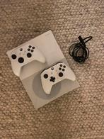 Xbox s + 2 controllers, Spelcomputers en Games, Ophalen of Verzenden, Zo goed als nieuw, 500 GB, Met 2 controllers