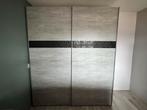 Kledingkast met schuifdeuren, Huis en Inrichting, Kasten | Kledingkasten, Ophalen, Met plank(en), Kunststof, 200 cm of meer