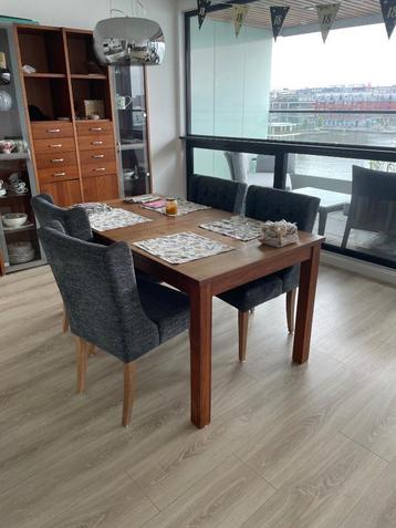 Houten eettafel  beschikbaar voor biedingen