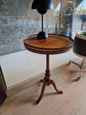 vintage Franse wijntafel beschikbaar voor biedingen