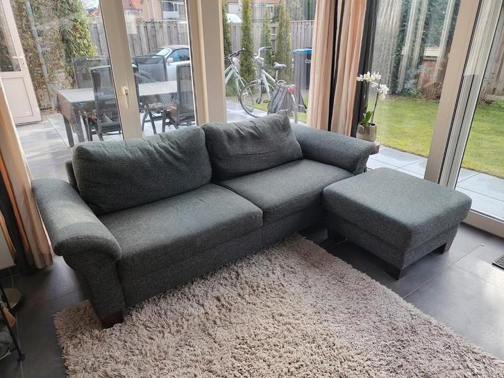 Mooie stoffen bank met hocker - 225x90 cm, Huis en Inrichting, Banken | Bankstellen, Zo goed als nieuw, Rechte bank, Driepersoons