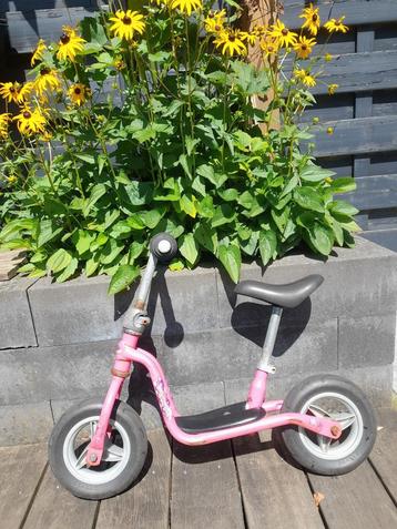 Roze loopfietsje beschikbaar voor biedingen