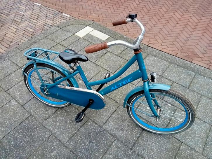 Mooie blauwe Altec Urban meisjes omafiets. 20 Inch., Fietsen en Brommers, Fietsen | Meisjes, Zo goed als nieuw, 20 inch, Ophalen