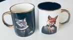 2 porseleinen mokken met afbeelding van dieren in kostuums., Ophalen of Verzenden, Zo goed als nieuw, Bord(en), Wedgwood