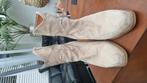 VIA suede enkellaarsjes beige zandkleurige mt40  met hak, Kleding | Dames, Ophalen of Verzenden, Gedragen, Beige