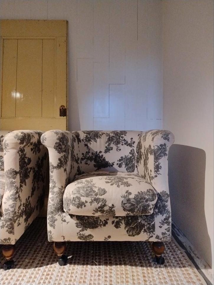 Twee gebloemde klassieke Engelse fauteuils, Huis en Inrichting, Fauteuils, Gebruikt, Stof, 50 tot 75 cm, 75 tot 100 cm, Ophalen