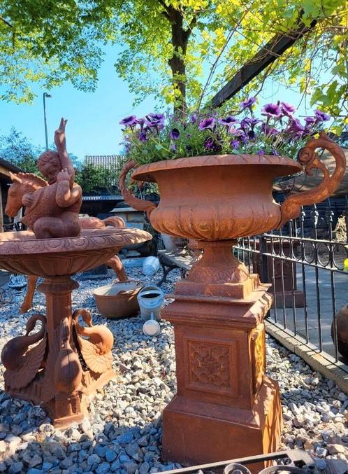 Gietijzeren tuinvazen tuinvaas bloempot bloembak op sokkel, Tuin en Terras, Tuinvazen, Nieuw, Ophalen