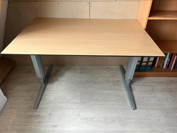 (Kantoor) Bureau in hoogte verstelbaar hout kleur