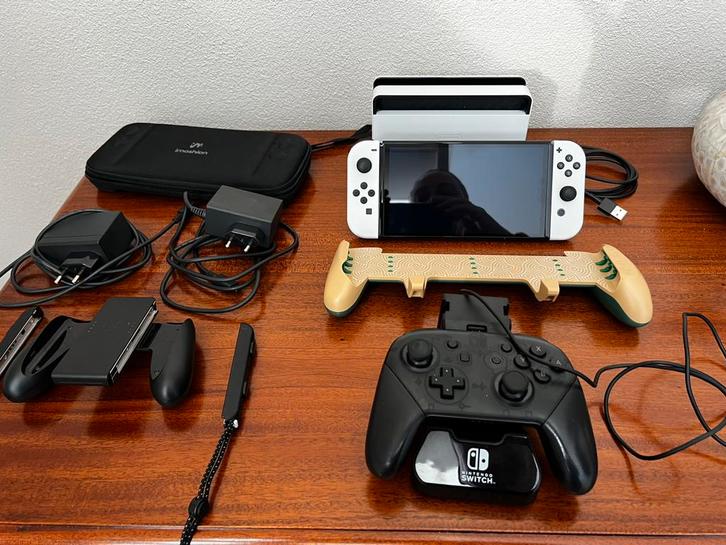 Nintendo Switch OLED 1TB compleet met extra’s !, Spelcomputers en Games, Games | Nintendo Switch, Zo goed als nieuw, Avontuur en Actie