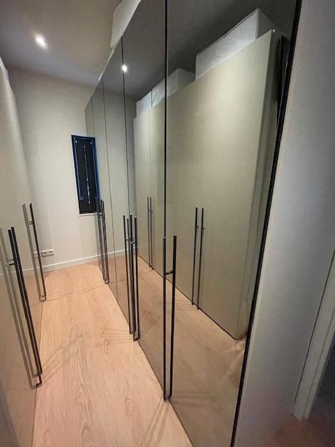 Twee prachtige donkere spiegeldeuren voor kast 220 hoog, Huis en Inrichting, Kasten | Kledingkasten, Nieuw, 200 cm of meer, Minder dan 50 cm