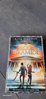 Rick Riordan - De rode piramide, Ophalen of Verzenden, Zo goed als nieuw, Rick Riordan